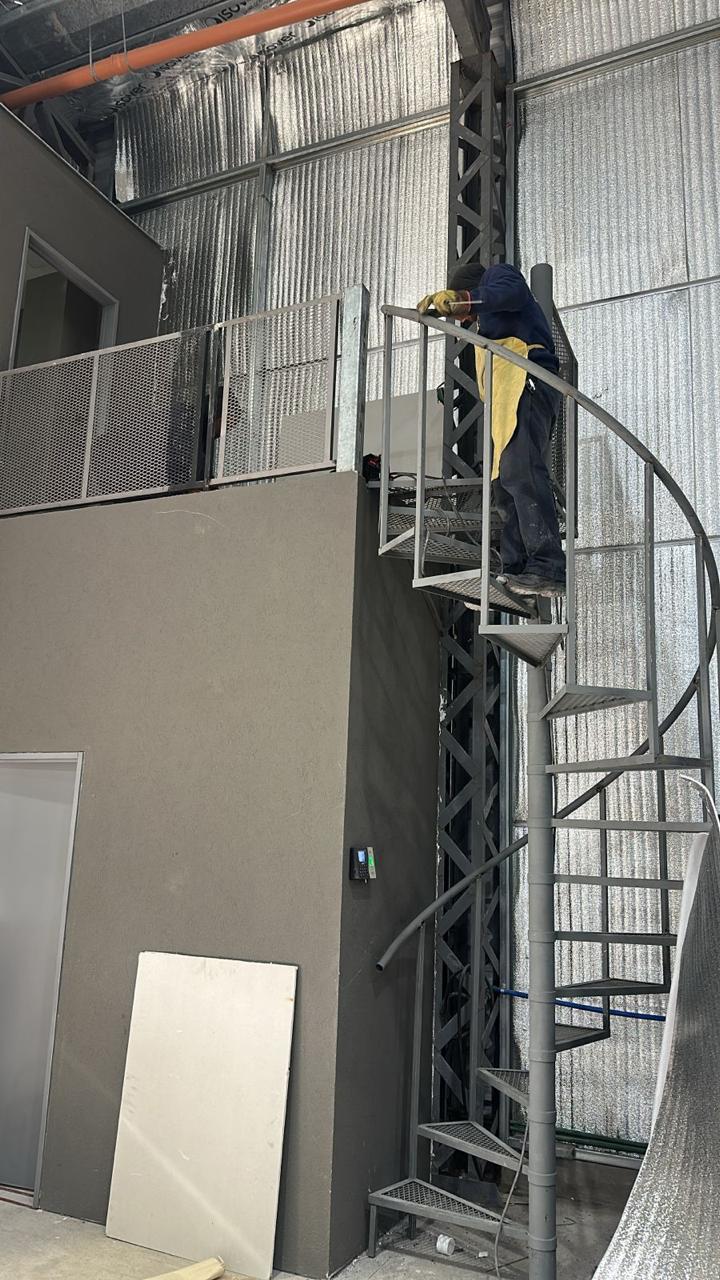 Escalera caracol industrial